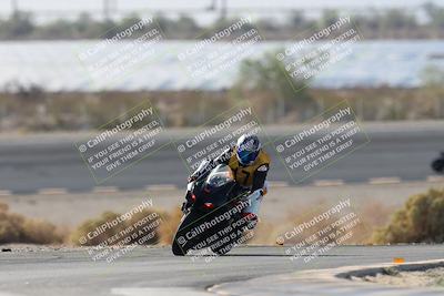 media/Nov-16-2025-Race Pace (Sun) [[8c5fa54630]]/Non Verified Riders (1st 20 Minutes)/1-Turn 14 (10am)/